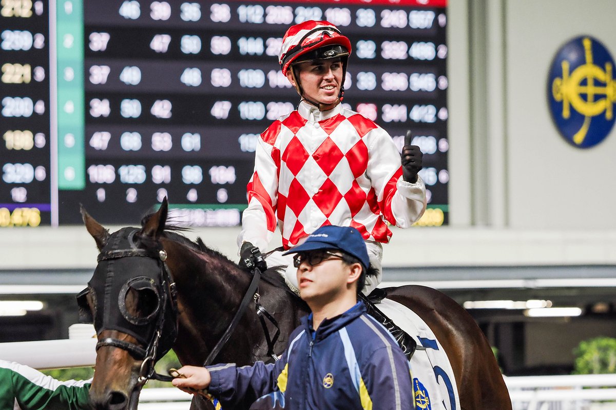 Extended! @BenThompson2102 will ride through to the conclusion of the 2023/24 racing season. #HKracing Press release 👉 racingnews.hkjc.com/english/2024/0…