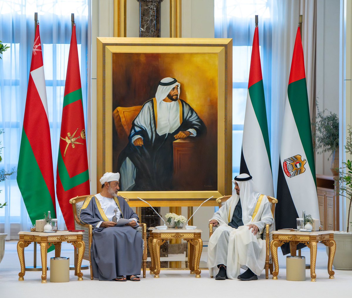 ammaralsaadimar's tweet photo. زيارة السلطان هيثم المعظم لدولة الإمارات، دليل على عُمق العلاقات العُمانية-الإماراتية الأخوية.
علاقة تاريخية وتكامل مشترك، تُعززه الوشائج الأخوية وأواصر القربى والجوار بين الشعبين،المتجذّرة منذ مئات السنين،القائمة على مبادئ الأخوة الصادقة، والتعاون البنّاء، ووحدة المصير المشترك. https://t.co/K8xIDe7Pja