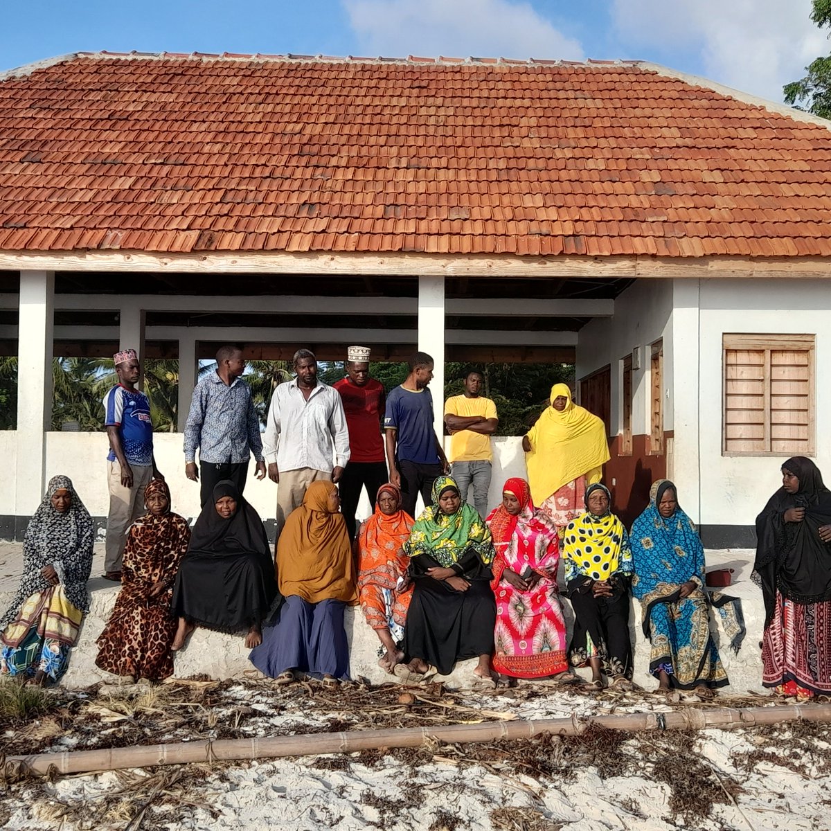 ♻️ The #KwaniniFoundation is organising monthly village and beach clean-ups in #NorthPemba, as a part of its #ecoloans' environmental initiatives. These clean-up efforts also help to safeguard marine life, by preventing debris from entering the #ocean. ▶️ bit.ly/48W16Uy