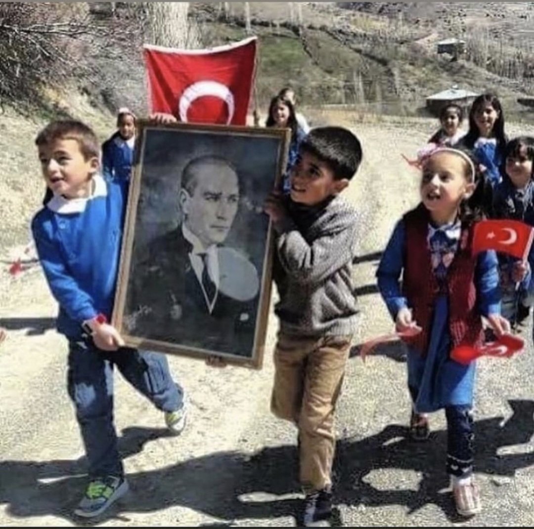 Osmuc1's tweet photo. 23 Nisan Ulusal Egemenlik ve Çocuk Bayramımız kutlu olsun . https://t.co/oEBusZsAI0