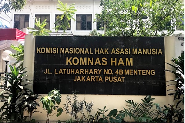 Cie yg Bntr lg pasang foto Bapak Itu..