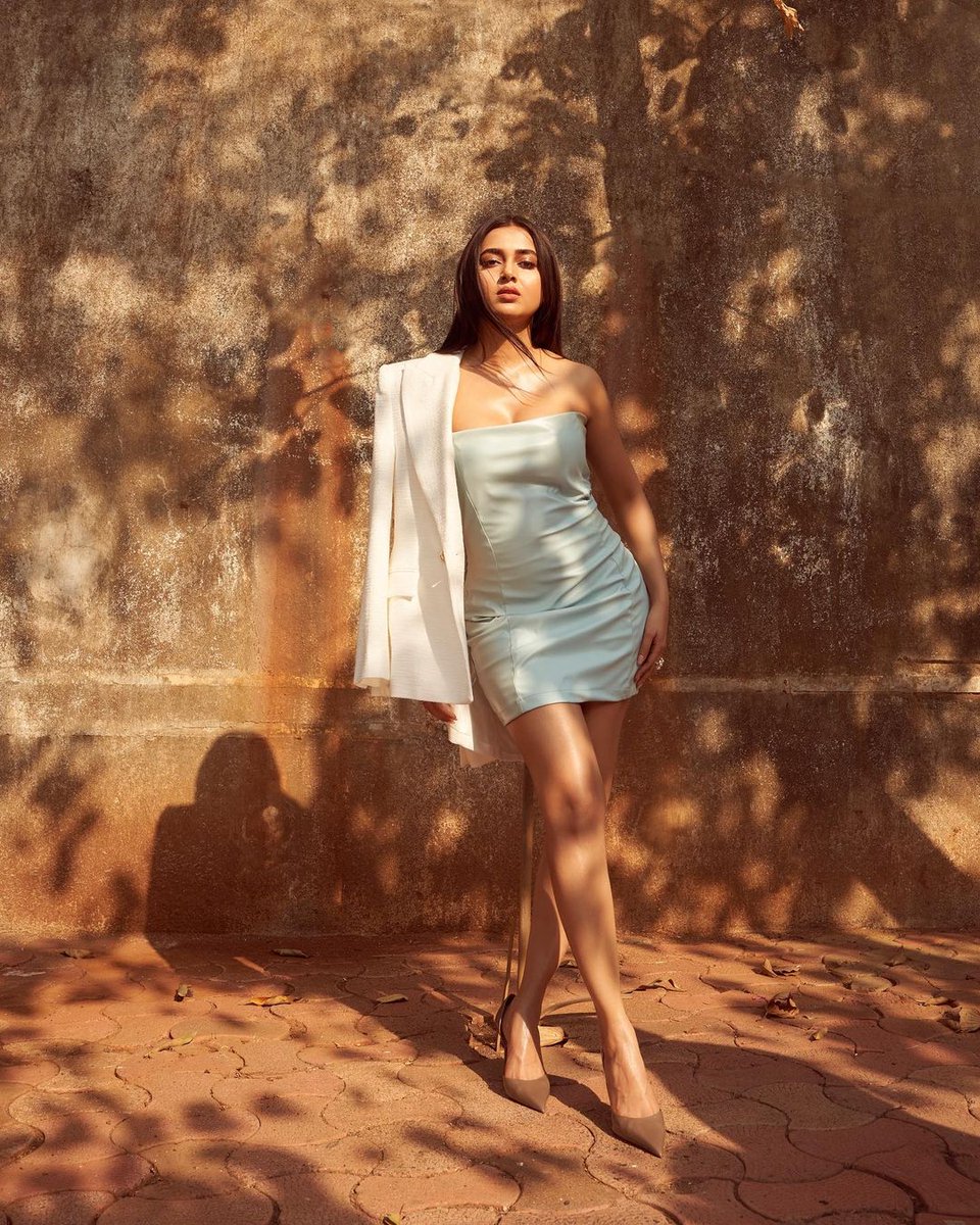 Tejasswi Prakash looks beautiful in mini strapless dress paired with white coat

#TejasswiPrakash #tejasswiprakash #karankundra #TejRan #bollywoodactress #bollywoodactresshot #truescoop #truescoopnews