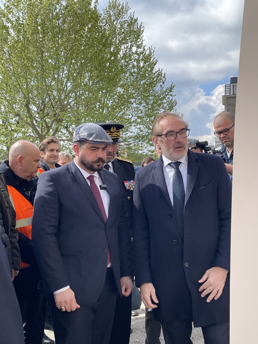 CDC_Habitat's tweet photo. Visite ministérielle de @guillaumekasba de l'opération du Clos Saint-Louis à @StGermainLaye.

Au cœur de cette opération, la reconversion de deux châteaux d'eau en résidences de #CoLiving proposant 60 logements sur 1 353 m² à destination des jeunes actifs. https://t.co/aKr0WZVL4F