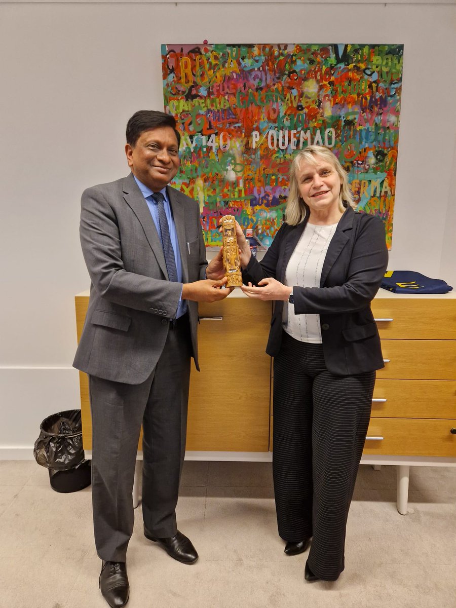 Secretary @MoHFW_INDIA @apurvaIAS had a fruitful meeting with DG Public Health @MinVWS @MSonnema & discussed cooperation in digital health, AMR, climate change, medical tourism & pharma sector. @MEAIndia @IndianDiplomacy @mygovindia @andreaconnelly