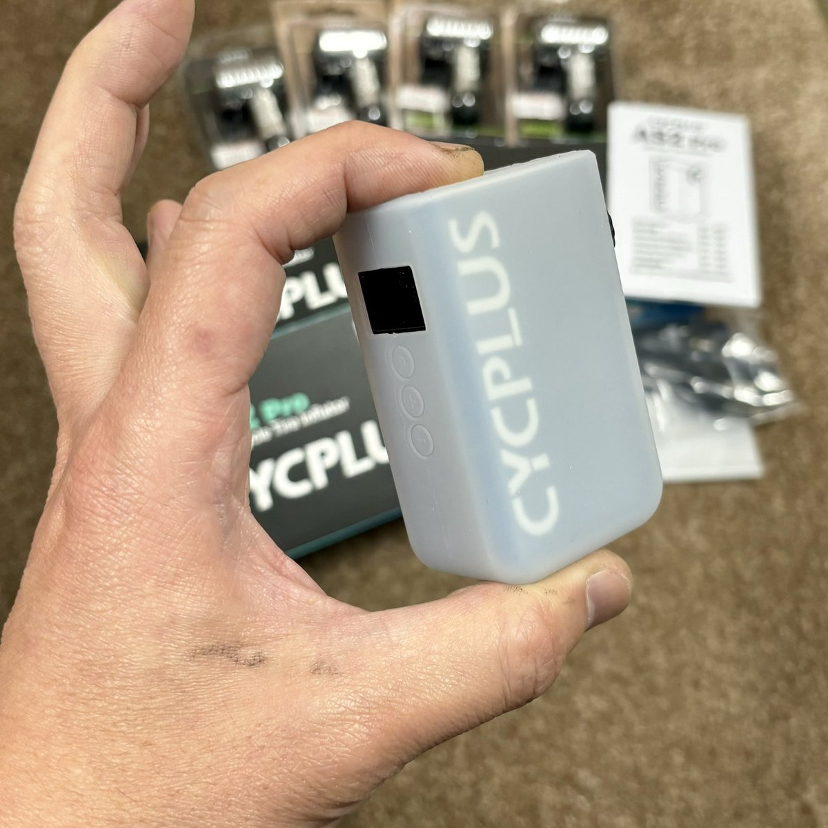 4731jp's tweet image. CYCPLUS電動携帯ポンプの真ん中グレード「AS2 Pro」入荷しました。
最大120psi,液晶表示付きのモデルです。

入荷速攻売れてしまったR250ポンプヘッドも再入荷です。

#CYCPLUS #R250