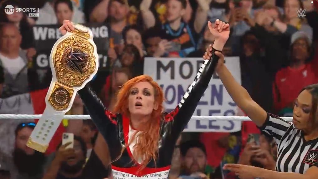 Après sa défaite contre Rhea Ripley lors de Wrestlemania 40, Becky Lynch a enfin remporté la bataille royale et est devenue la nouvelle Championne Féminine Mondiale ! Votre avis sur cette décision ? #WWERAW