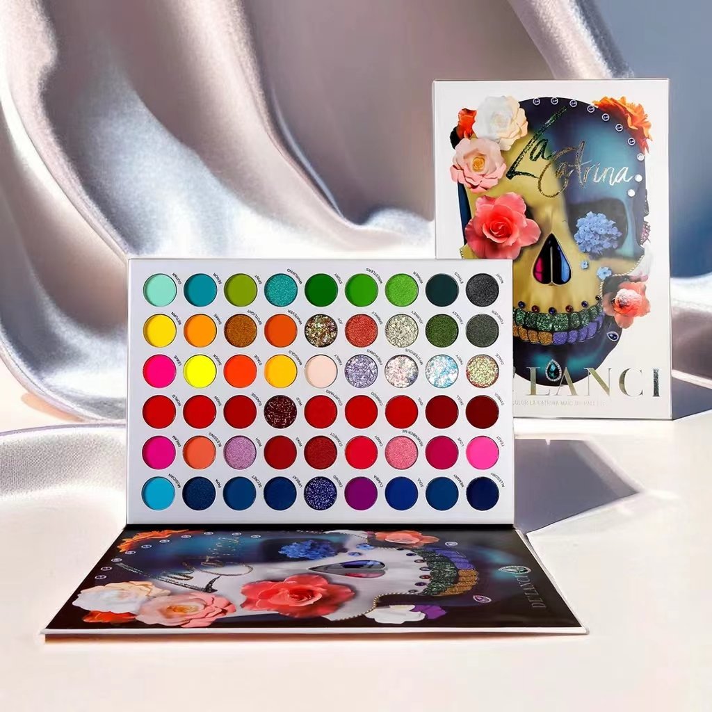 Bring your own style with De'lanci La Catrina 54 Colours Eyeshadow palette 🤩💖 Product Name : De'lanci La Catrina 54 Colour Eyeshadow Palette #delanciindia #delanci #delancicosmetics #delancisale #festivemakeup #partymakeuplook #bridalmakeup #facemakeup #eyeshadow