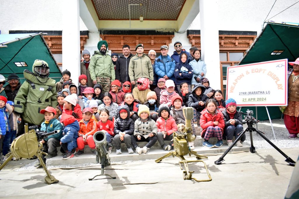 As a prelude to #KVDRajatJayanti,  Trishul Division and Ultimate Force organised weapon & equipment displays in the #vibrantvillages, in an effort to ignite young minds of #Ladakh.