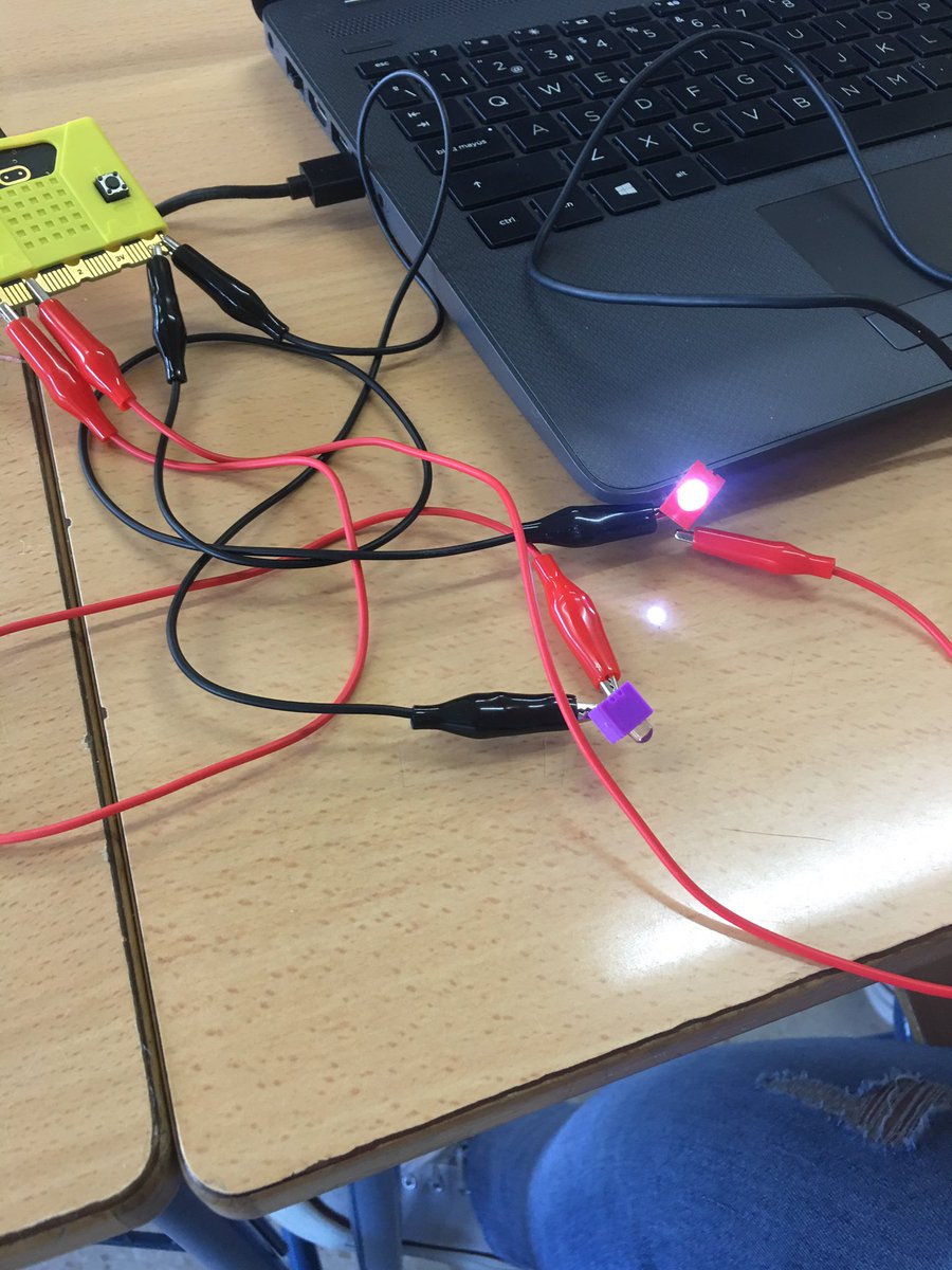 veleztecno tweet media