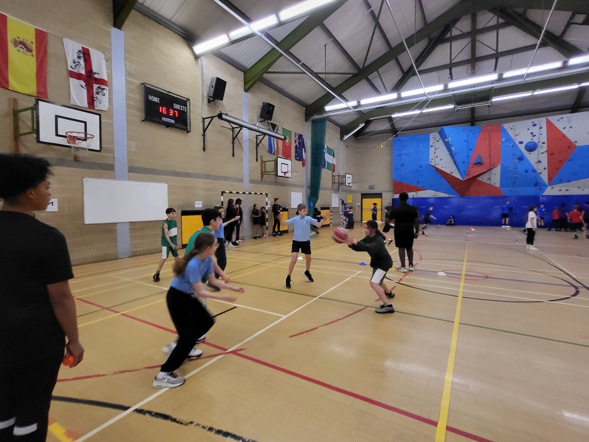 Congratulations to <a href="/DorchesterP/">Dorchester Primary School</a> for skilled play winning our <a href="/LdnYouthGames/">London Youth Games</a> 3x3 Basketball competition! Thanks for the superb efficiency of the #SuttonSupremo leaders <a href="/cbscsport/">Carshalton Boys PE</a> who made this hectic event run smoothly
#6courts #12teams <a href="/YourSchoolGames/">School Games</a>