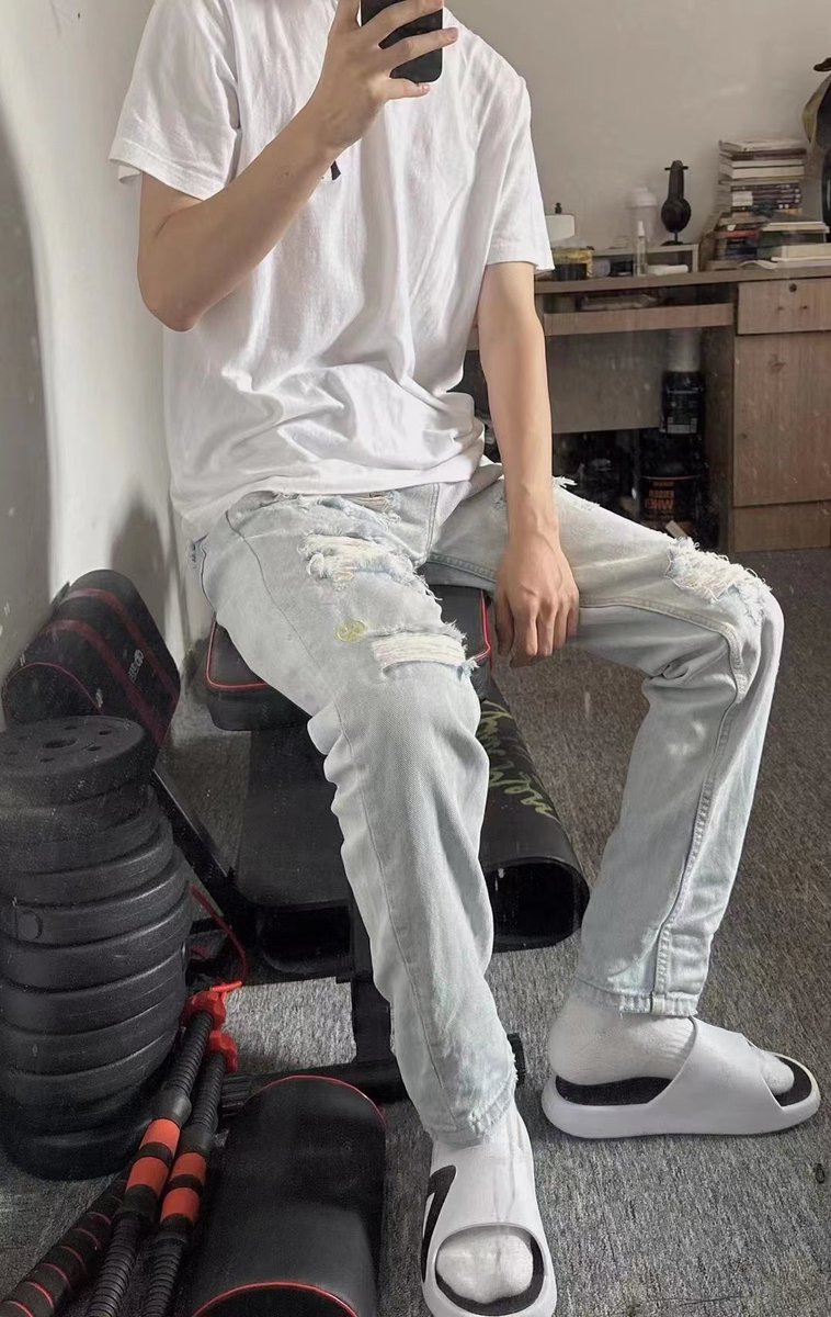 白袜臭脚踩在你的狗头上，你一定很爽吧。