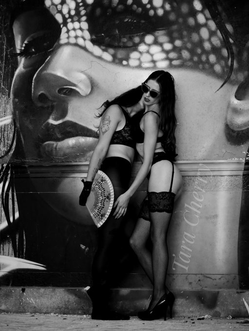 Beaucoup de mes fans m'ont dit qu'ils aimeraient me voir coucher avec une fille 😋 Alors ma derni&egrave;re vid&eacute;o<a href="/tag/sexy"class="tags"><span>#sexy</span></a><a href="/tag/flashing"class="tags"><span>#flashing</span></a><a href="/tag/flashingpublic"class="tags"><span>#flashingpublic</span></a><a href="/tag/exhibitions"class="tags"><span>#exhibitions</span></a><a href="/tag/exhibitionhotwife"class="tags"><span>#exhibitionhotwife</span></a>