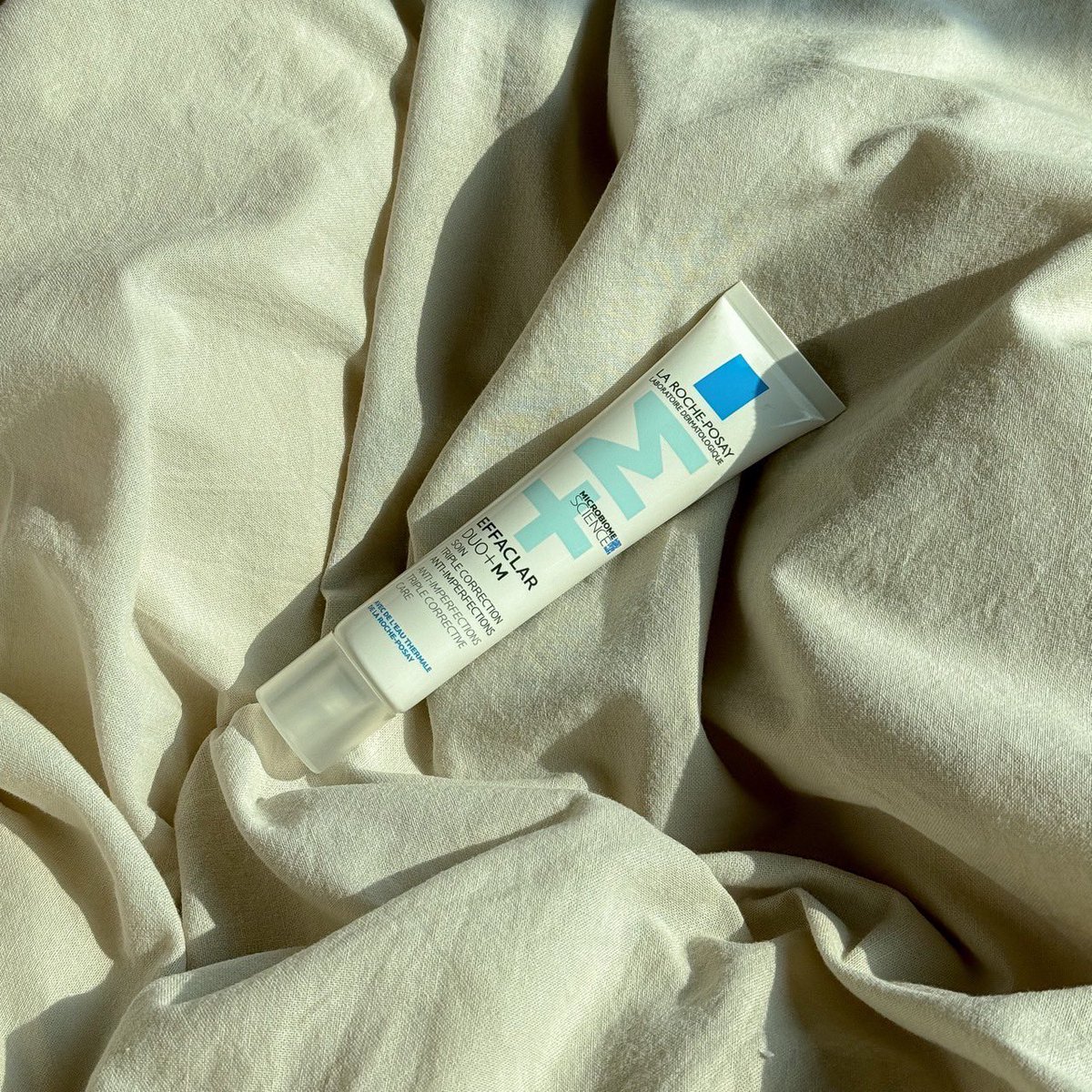 unabegirl's tweet photo. La Roche-Posay ขอรีวิวเรียบๆเลย ช่วงก่อนเป็นสิว ผิวแห้ง ขรุขระไปหมด แต่งหน้าไม่ติดเลย เครียดมาก 

เลยตัดสินใจลองซื้อ Effaclar DUO+M มาใช้ เค้าเป็นสูตรใหม่ ที่จัดการสิว แบลคทีเรีย C.Acnes ได้ดี 

ใช้ไปใช้มาสรุปสิวลดลง สิวแห้งลงเยอะมากกกกก สิวอักเสบ สิวผด ดีขึ้น ใช้สูตรนี้จรงจุดมาก แนะนำเลย 
มีขายที่ watsons eveandboy นะ

#LaRochePosayTH