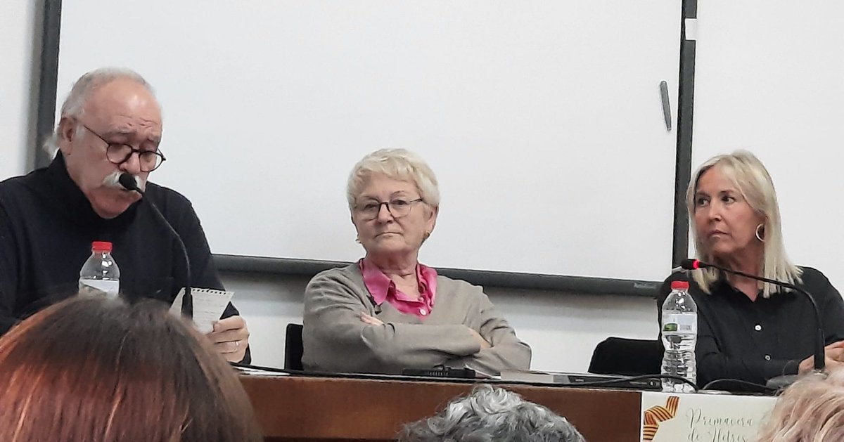 carmevidal2's tweet photo. Presentació a la @bibtorregrossa 
d'Indià i republicà'. Ramon Curcó Rubio
(Torregrossa, 1884-Lleida, 1939). 
Conxita Mir fa un recorregut extens i exhaustiu per la trajectòria vital de l'avi matern. Un model exemplar, el llibre, de com analitzar la repressió franquista. https://t.co/521LuApOnP