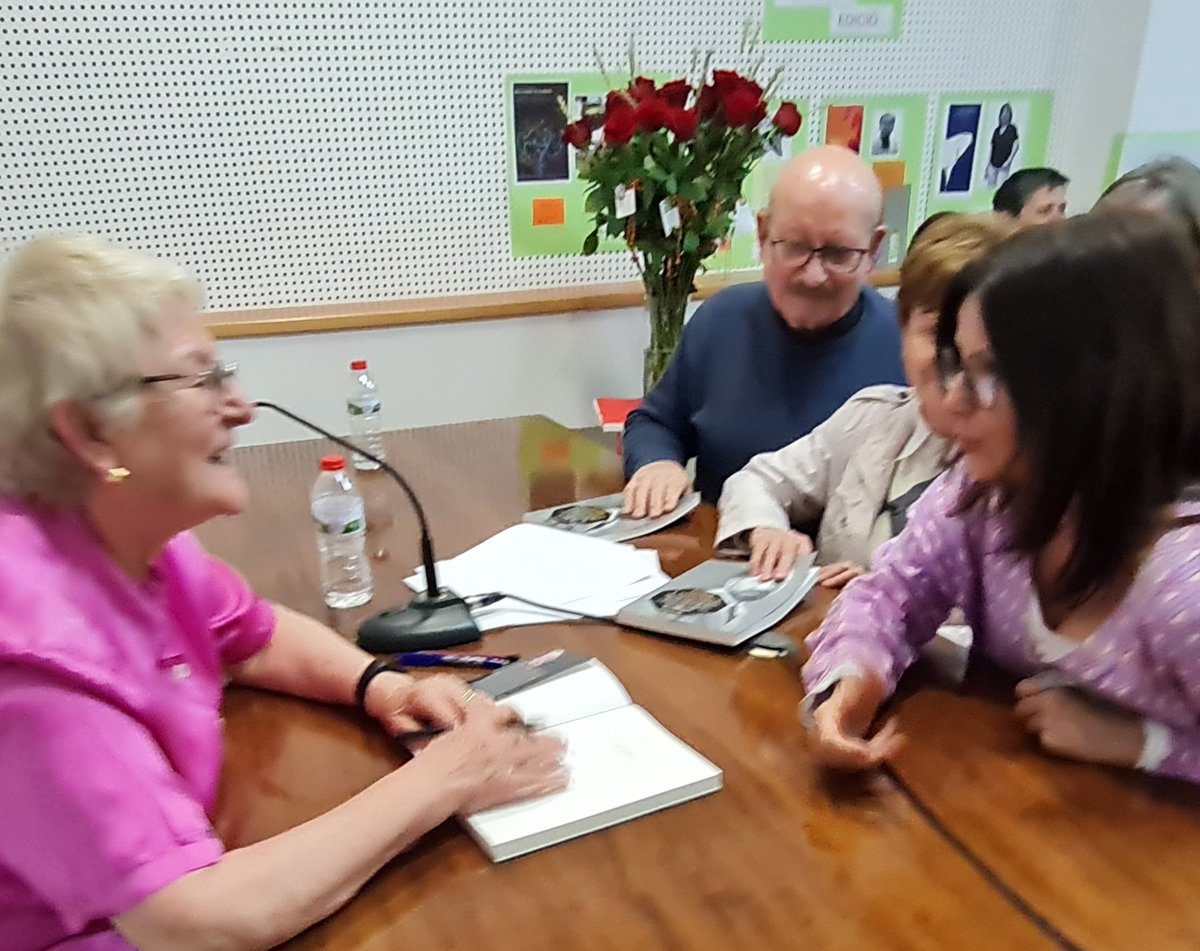 carmevidal2's tweet photo. Presentació a la @bibtorregrossa 
d'Indià i republicà'. Ramon Curcó Rubio
(Torregrossa, 1884-Lleida, 1939). 
Conxita Mir fa un recorregut extens i exhaustiu per la trajectòria vital de l'avi matern. Un model exemplar, el llibre, de com analitzar la repressió franquista. https://t.co/521LuApOnP