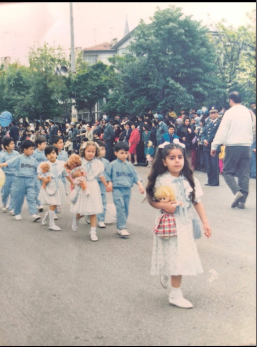 23 Nisan Ulusal Egemenlik ve Cocuk Bayraminiz Kutlu Olsun 👦🏻 👧🏽 34 yıl öncesine ait bir foto