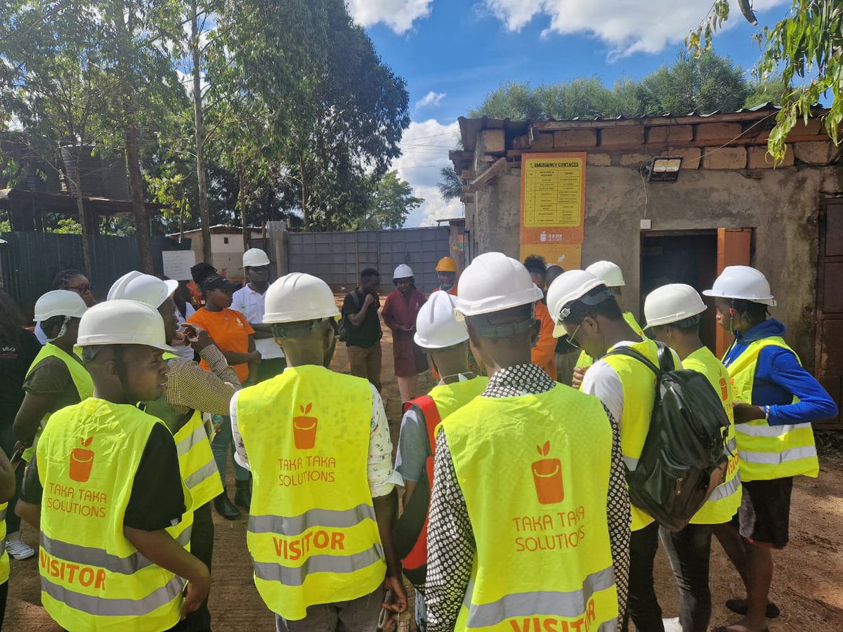 This past week, together with other CSOs from Kisumu, we attended a 2-day exchange visit to Taka Taka Solutions in Nairobi to learn how to effectively operate a recyclables buyback center. The exchange was made possible by @VSOKenya