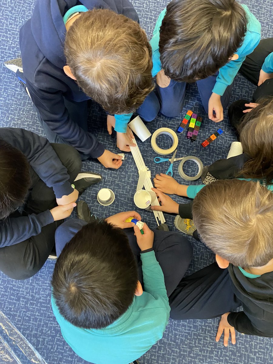 MsWardPBIS's tweet photo. During our STEAM house event, year 2 competed in their house teams to make a boat which could float, keep out the water and hold a weight of 25 cubes. Great engineering skills 👏🏼 #STEAM #Engineering https://t.co/Gxpp6xMBJ9