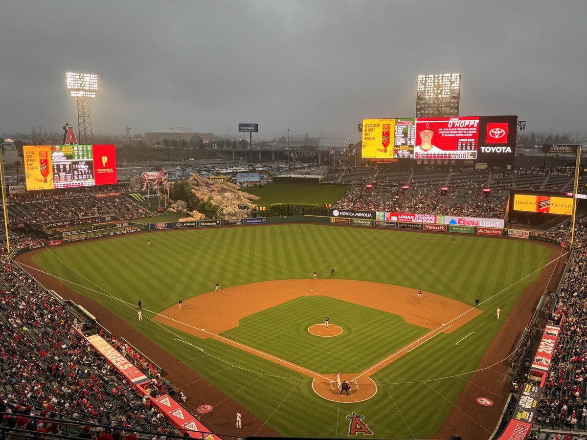 KevinQuon7's tweet photo. 2 games, 2 ballparks in 2 days! 
@padres @angels https://t.co/Xx1CYrSpRJ