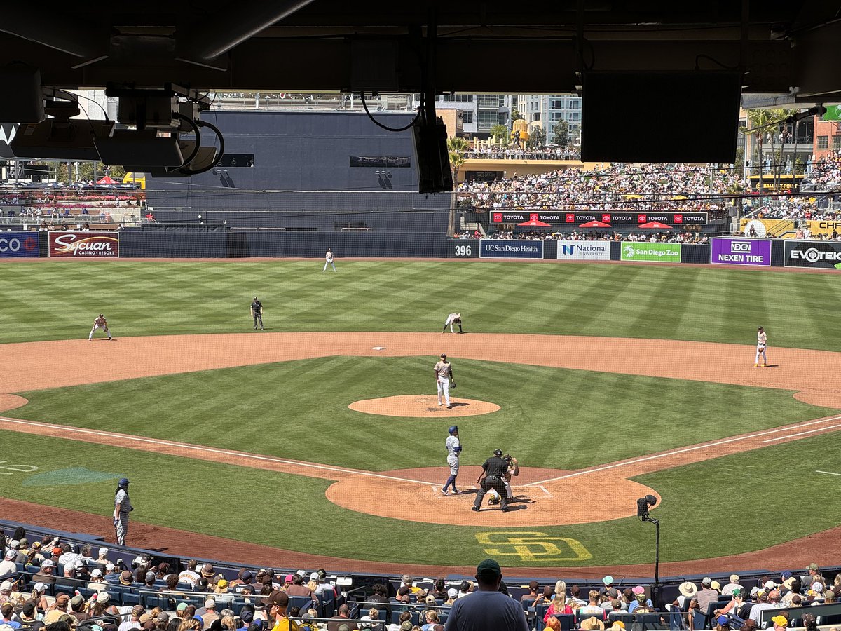 KevinQuon7's tweet photo. 2 games, 2 ballparks in 2 days! 
@padres @angels https://t.co/Xx1CYrSpRJ