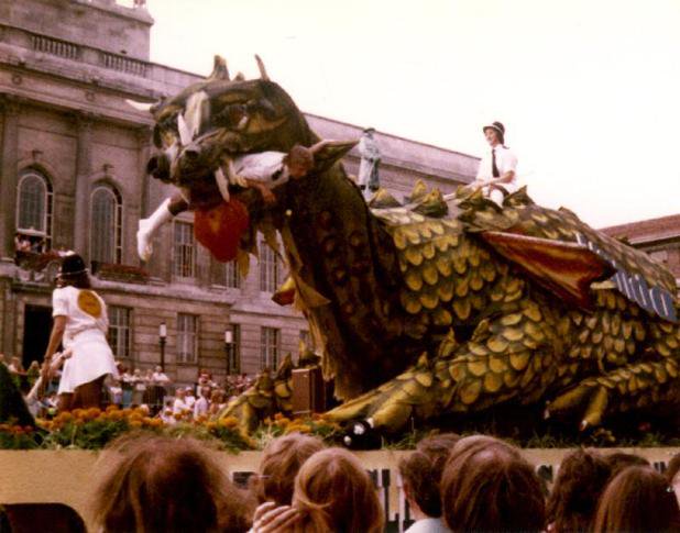 Happy St George's Day!! 󠁧󠁢󠁥 🏴󠁧󠁢󠁥󠁮󠁧󠁿 We are assured that no humans were injured during The Mayor's Parade in 1976. Were you there? If you aren't already make sure you're following @BarnsArchives who are sharing a video featuring a 1960s dragon.... #StGeorgesDay