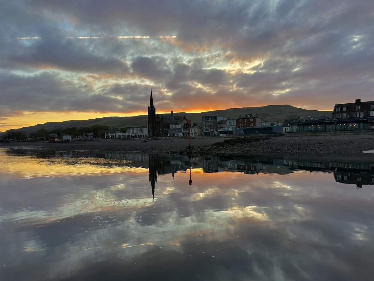 #Largs this morning before the world woke up. #reflections #Sunrise 
@BBCScotWeather @WindyWilson88 @ThePhotoHour @StormHour