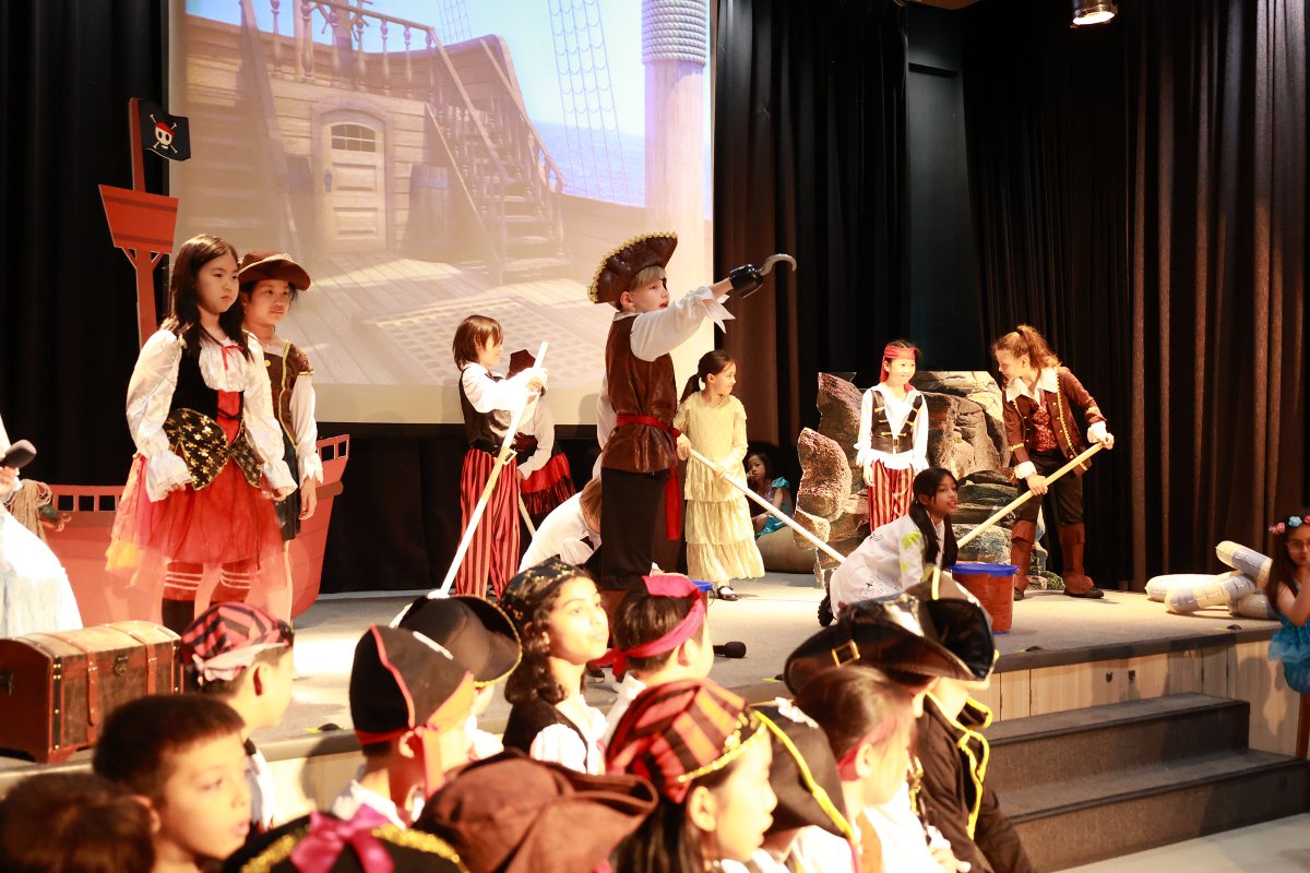 Huge congratulations to the pirates and the mer-people in their Year 4 performance of ‘Pirates vs Mermaids’. A tremendous amount of effort was displayed by all as they practised lines, perfected dances, and refined songs.
#createyourfuture #NAEJuilliard #performingarts