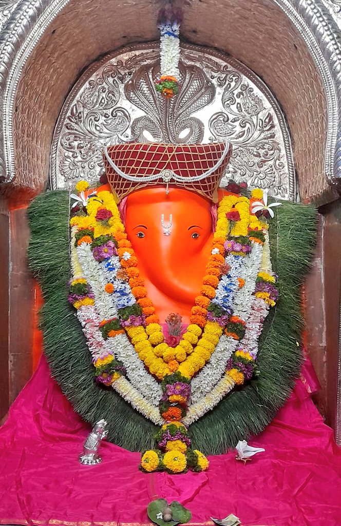 Pune's oldest, benevolent, compassionate Parvati Nandan Ganeshkhind Lord Ganesha comes on Twitter for its devotees🙏 Blessings from Ganesha today on 22nd Apr '2024. Aum Gam Ganpataye Namah🙏 Ganpati Bappa Morya🙏