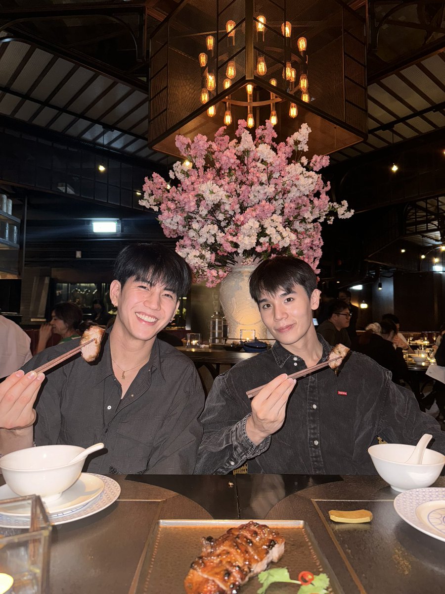 jimmyyjp_'s tweet photo. 🙏🏻 &amp; 😋 https://t.co/290vArwlQw