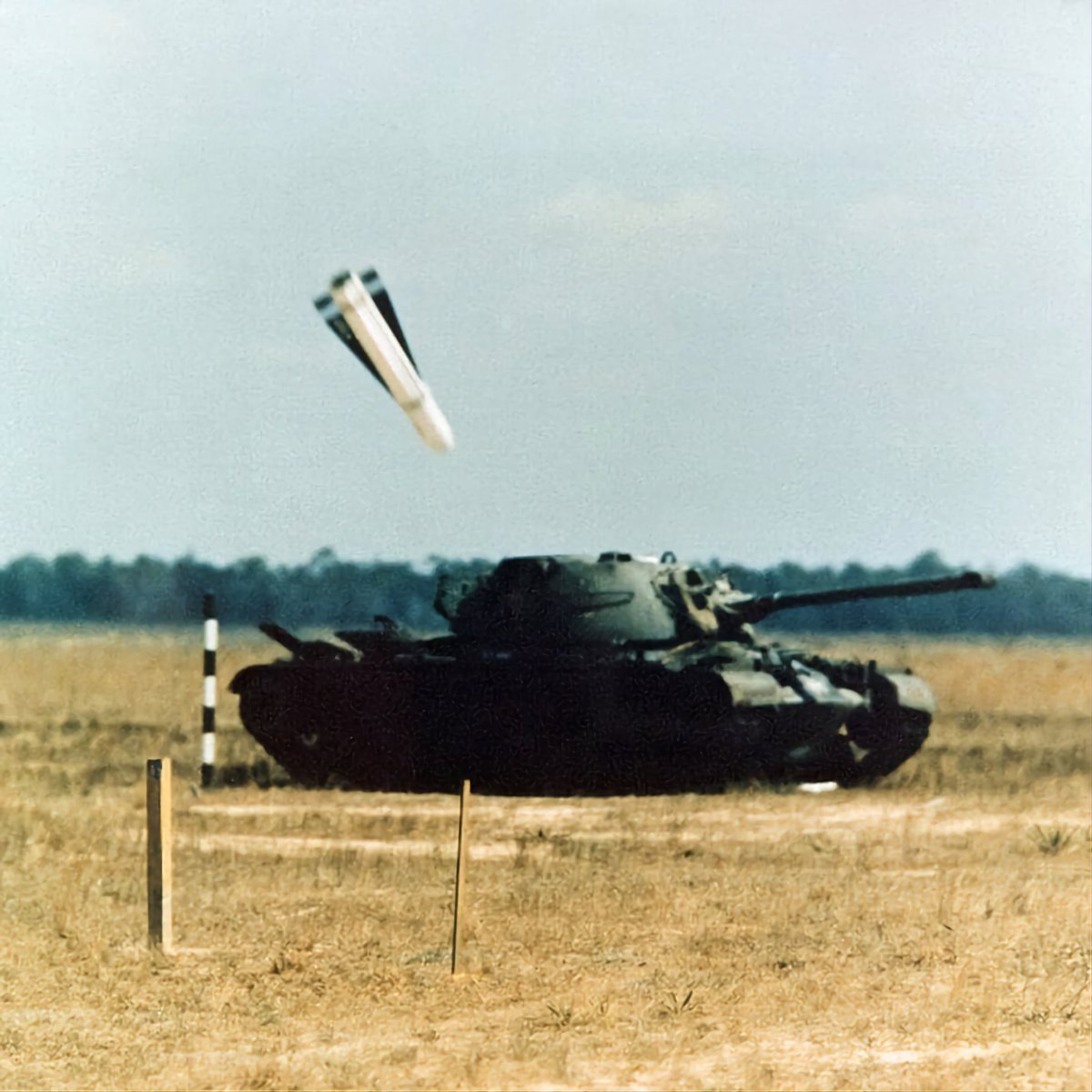 #TopGun Maverick? No, just Top Kill Maverick 😄 Measuring over 2.4 meters in length, and 30 cm in diameter, and packing a whooping 57 kg shaped-charge warhead its the ultimate anti-tank missile. It's no wonder that to-date more than 70,000 AGM-65s have been produced. #avgeeks