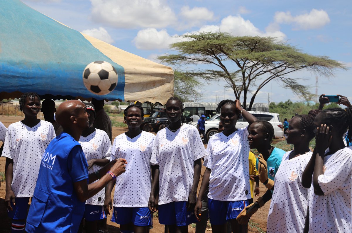 IOMKenya's tweet photo. On his second day in #Kenya @UNmigration Global Goodwill Ambassador @Mo_Farah witnessed the importance of sports to young people in the migrant community. As he visited Kakuma, Turkana County, advocating for sports for inclusion & development
#IOMOntheMove #ScoreWithMo4Migration https://t.co/BCN1zxAxmq