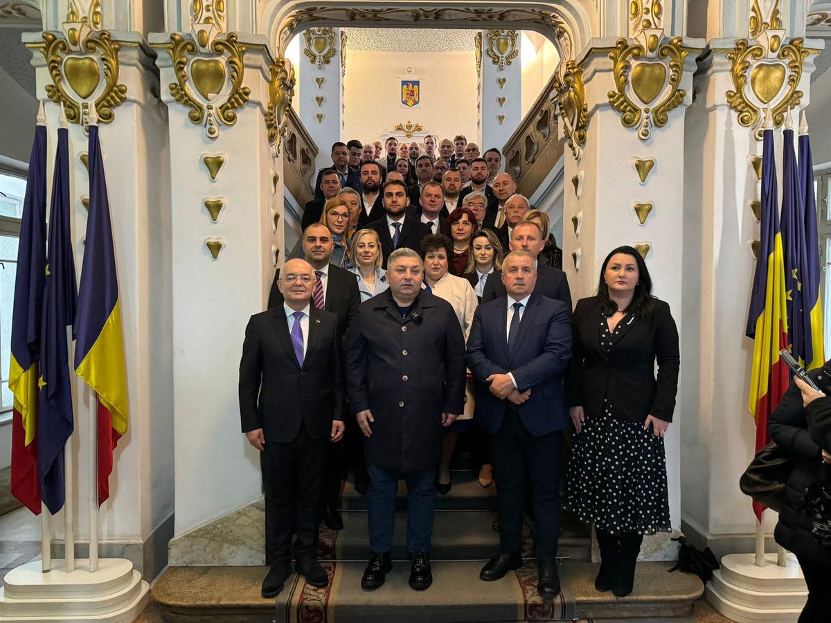 tarcea_dan's tweet photo. 📷 #𝐈𝐦𝐩𝐫𝐞𝐮𝐧𝐚 𝐜𝐮 𝐜𝐨𝐥𝐞𝐠𝐢𝐢 𝐝𝐢𝐧 PNL Cluj, 𝐚𝐦 𝐝𝐞𝐩𝐮𝐬 𝐜𝐚𝐧𝐝𝐢𝐝𝐚𝐭𝐮𝐫𝐢𝐥𝐞 𝐬𝐢 𝐥𝐢𝐬𝐭𝐚 𝐩𝐞𝐧𝐭𝐫𝐮 𝐜𝐨𝐧𝐬𝐢𝐥𝐢𝐞𝐫𝐢𝐢 𝐥𝐨𝐜𝐚𝐥𝐢 𝐚𝐢 𝐌𝐮𝐧𝐢𝐜𝐢𝐩𝐢𝐮𝐥𝐮𝐢 𝐂𝐥𝐮𝐣-𝐍𝐚𝐩𝐨𝐜𝐚 𝐢𝐧 𝐯𝐞𝐝𝐞𝐫𝐞𝐚 𝐚𝐥𝐞𝐠𝐞𝐫𝐢𝐥𝐨𝐫 𝐥𝐨𝐜𝐚𝐥𝐞 https://t.co/KQb3l7Y6Vg