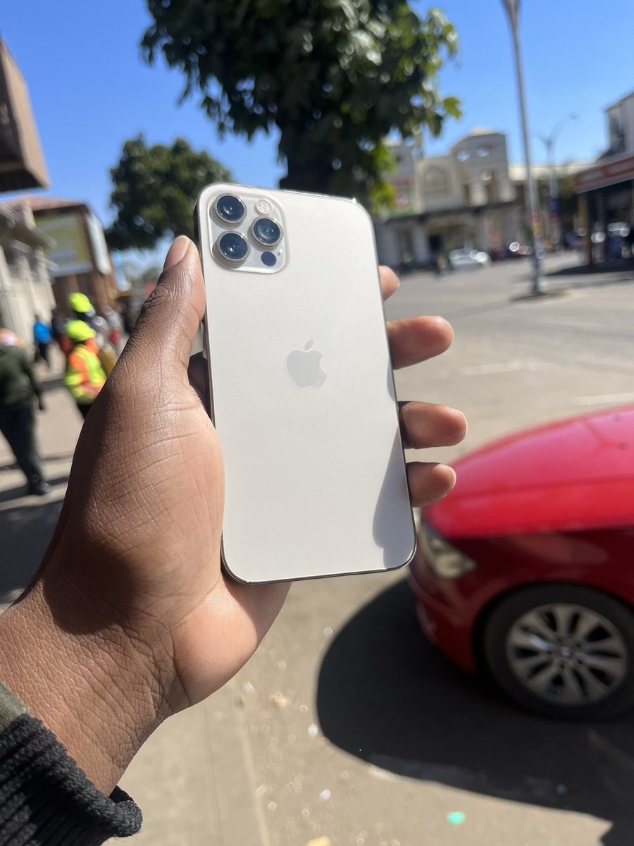 ApplePlug_ZW's tweet photo. Those hustling during the ZITF period, don’t forget to spoil yourself 😄…. 

iPhone 12 Pro 512GB 86% BH. $550✅… Swap and top✅ 

0714760738 #ZITF #iPhones https://t.co/lSTSBebP5I