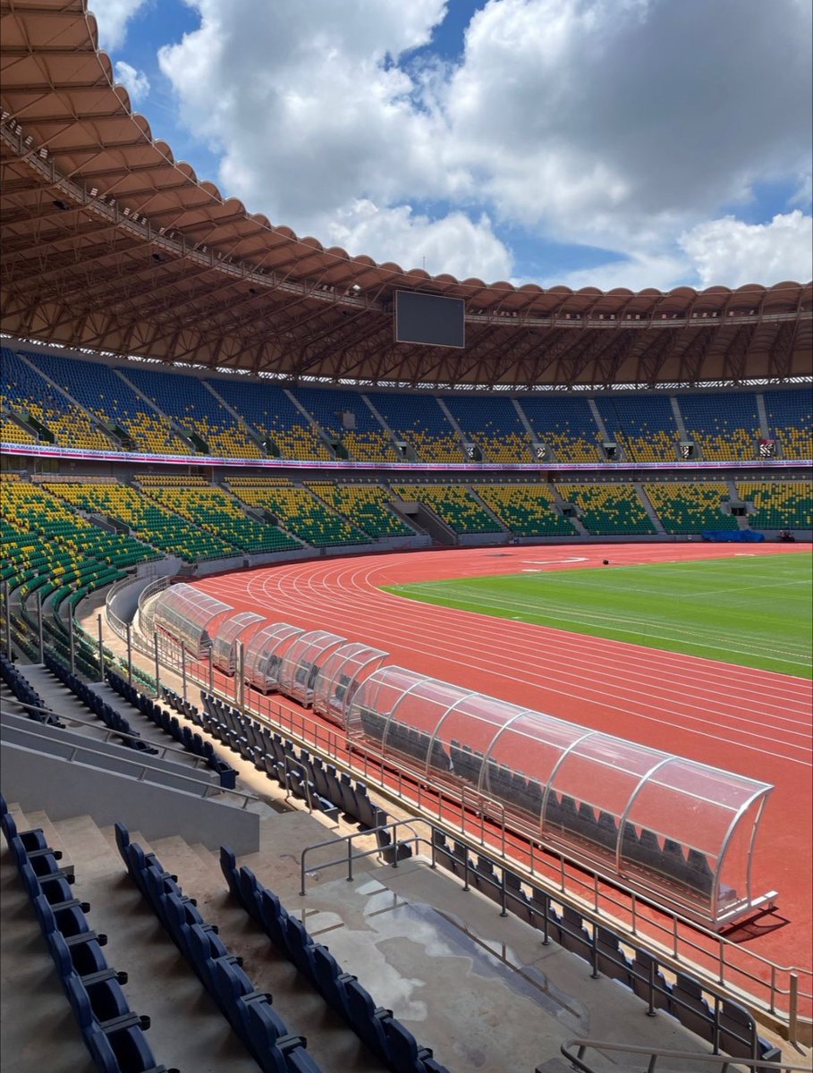 Chers Rwandais, à quoi sert un tel stade alors que le ventre est vide jusqu'à manger les chiens ?