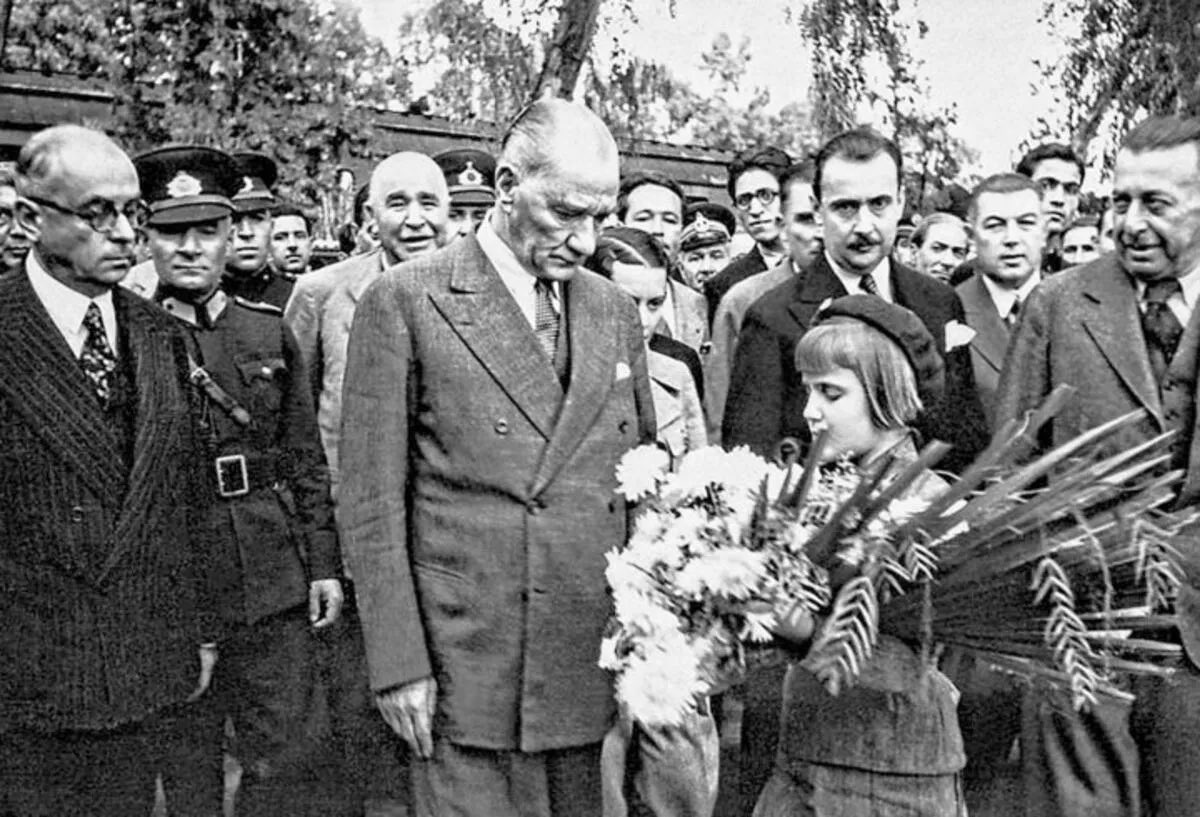 “çiçeğe dokunuşu, çiçekten güzel.” #23Nisan