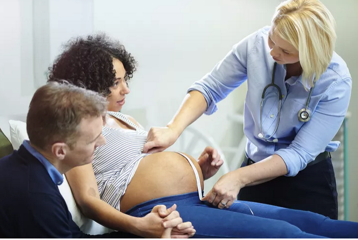 🤰 New #CochraneReview finds #Midwife continuity of care models are likely to increase spontaneous vaginal birth and reduce caesarean sections. 📚 🔎 Evidence included 17 studies involving 18,533 women: bit.ly/44dL9b0 #pregnancy #birth #caesarean #maternalhealth