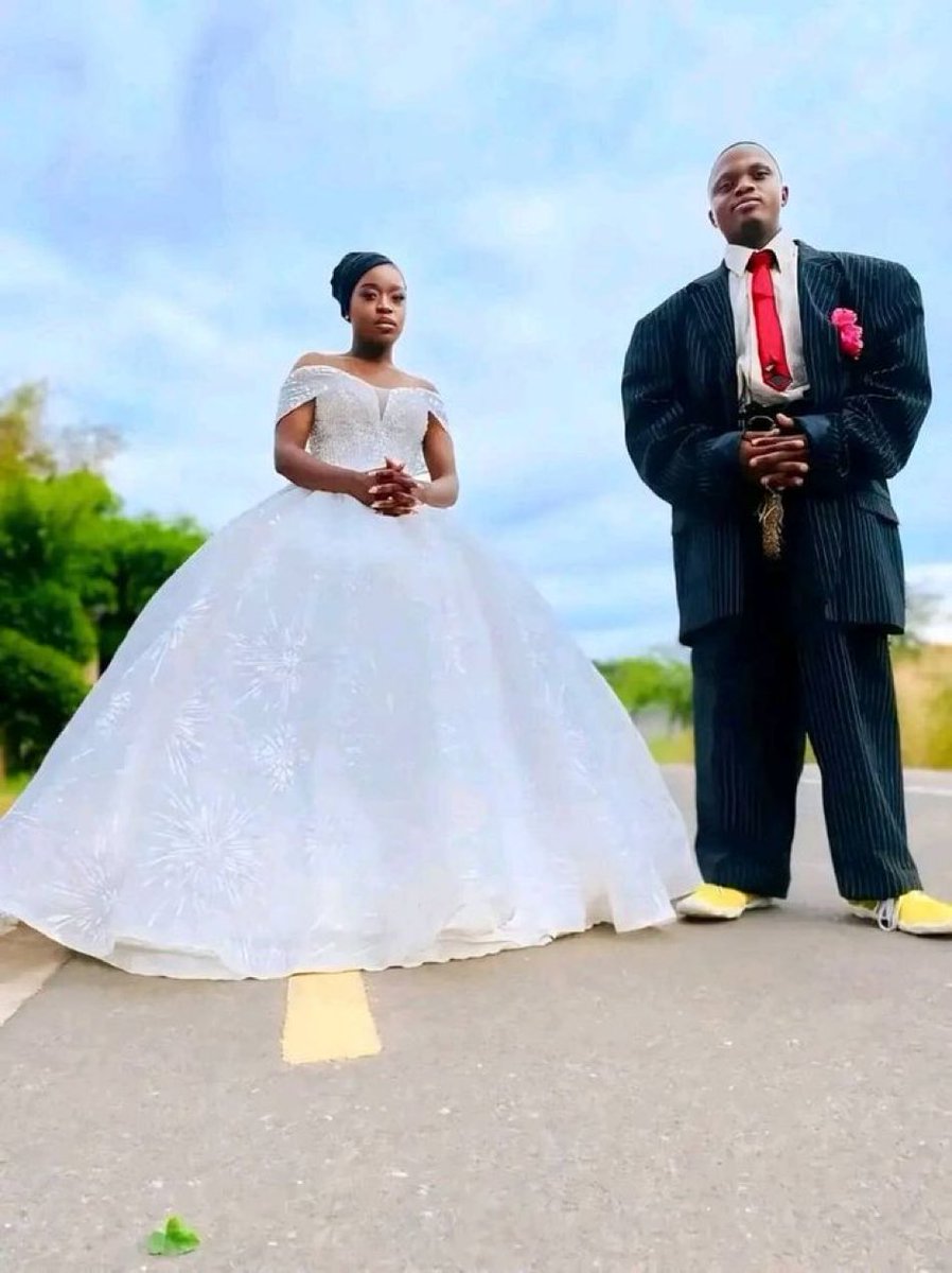 Sphe____'s tweet photo. Forgot to tell ya’ll past weekend I got married to my best friend 🥺 https://t.co/iKHkmfrQPH