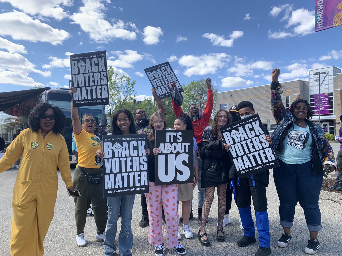 Today was beautiful day in Pittsburgh 💛 Rising to GET OUT THE VOTE w/ @BlackVotersMtr @1hood Feel the love!! See y’all at the polls tomorrow!!