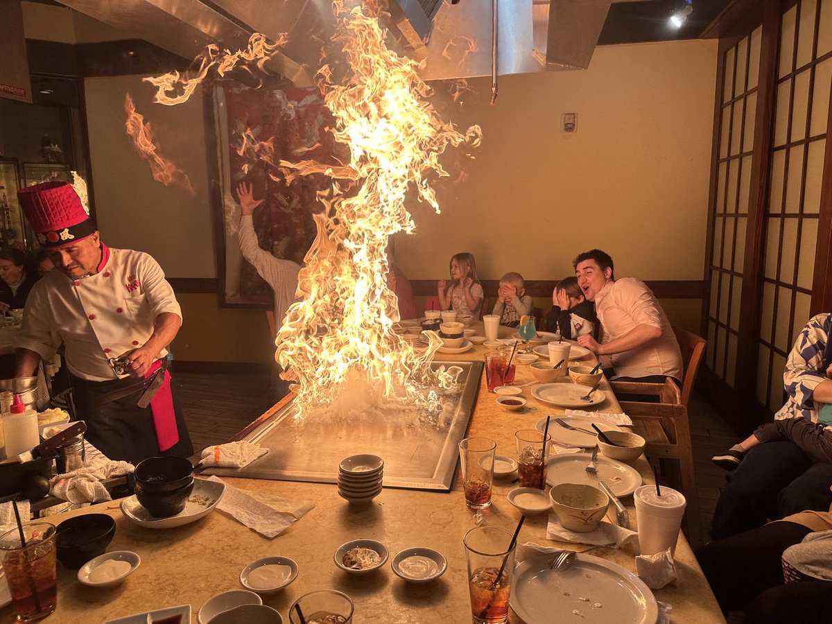 LisaTracyMD's tweet image. 🏆 Victory dinner for our chiefs for winning the ⁦@DukeSurgRes⁩ Video Challenge!  And is the famous ⁦@KN__Shah⁩ hiding behind one of those flames?  ⁦@DukeSurgery⁩ ⁦@SEAL_duke⁩ ⁦@JMigaly⁩ ⁦@DukeHernia⁩ ⁦@PhilipAFong⁩