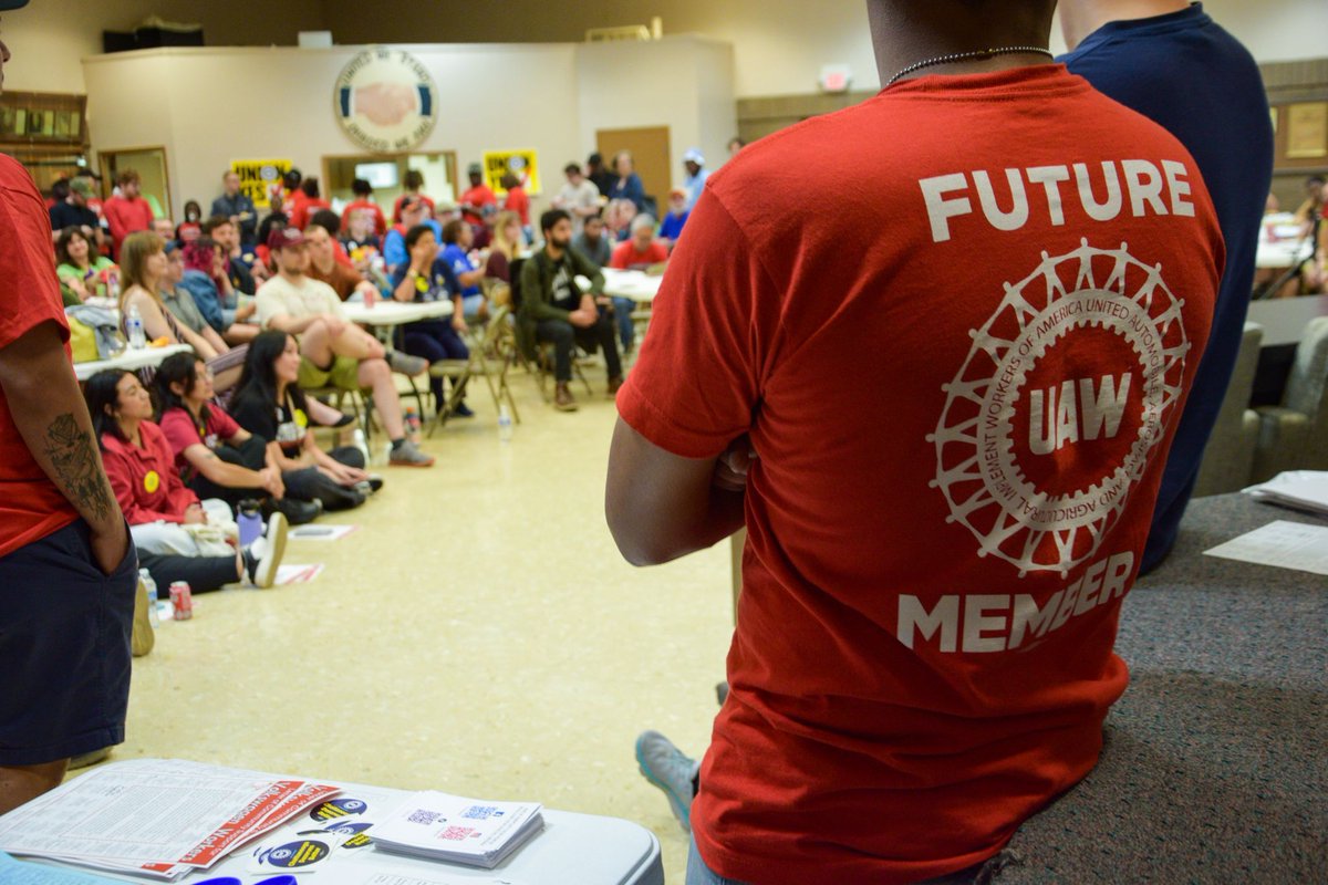 On Saturday, we stood proudly in solidarity with Volkswagen workers in Chattanooga as they accomplished a historical win in their fight to unionize. The fight for workers’ rights & dignity in the workplace knows no boundaries of nationality or background—when we organize, we win!