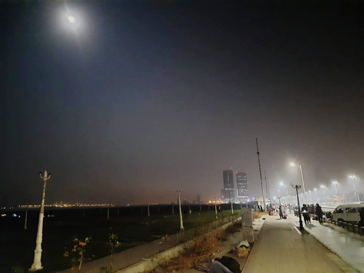 0336Syed's tweet photo. @UrduVirsa #Karachi Seaview at night https://t.co/rlRBHymWQi