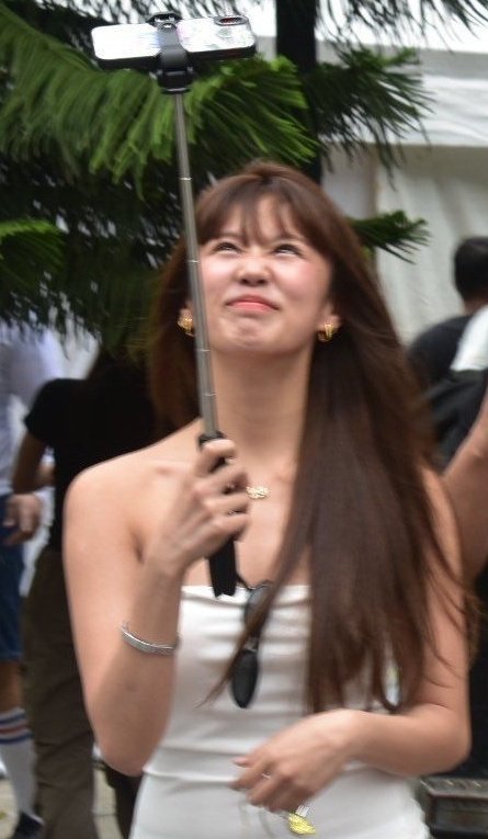 babynimaloi's tweet photo. she was sunshine,     now she's a
                                             midnight rain https://t.co/Ru8GAs18xY