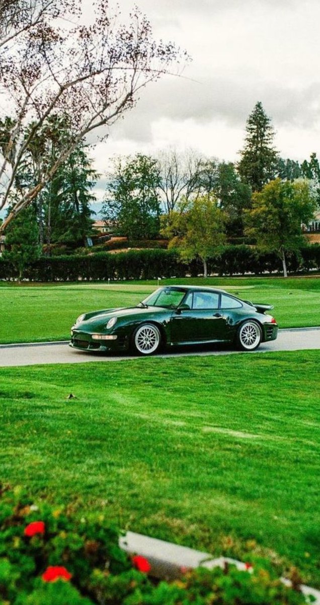 993 in Irish Racing Green with RUF TurboR bumper covers  💚