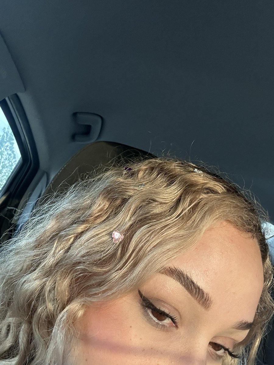 𝓥𝓪𝓵 tweet media