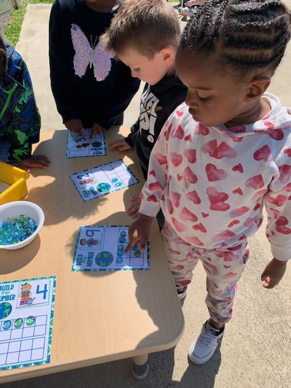 DawsonOrmanECH's tweet photo. Happy Earth Day! Teachers took the classroom outside today.  Students enjoyed exploring sensory stations and using materials found in nature to make mud pies and cookies! @JCPSEARLY @BrumbackHeather https://t.co/eZJz7W5ht7