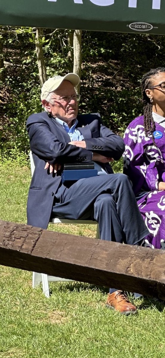 New “Bernie Sanders in a chair” pic just dropped