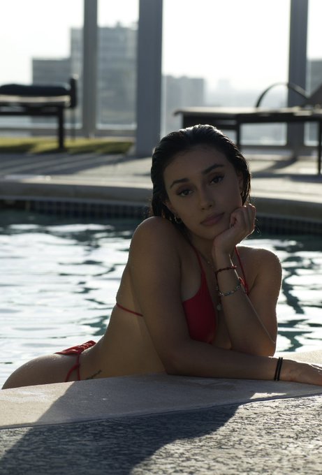 I want (look between Y and I on ur keyboard) 😳 https://t.co/69zD8pMpHP