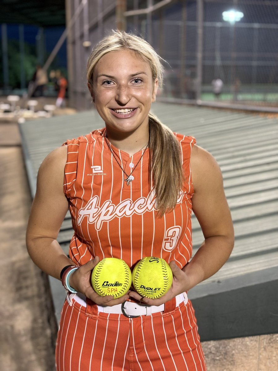 Apache_Softball's tweet photo. 💣💣 2 BIG BOMBS from senior @SydneyMcCray05 keep crushing it into the playoffs🧡🥎⭐️ @ApachesGHS https://t.co/glCO8UuCSC