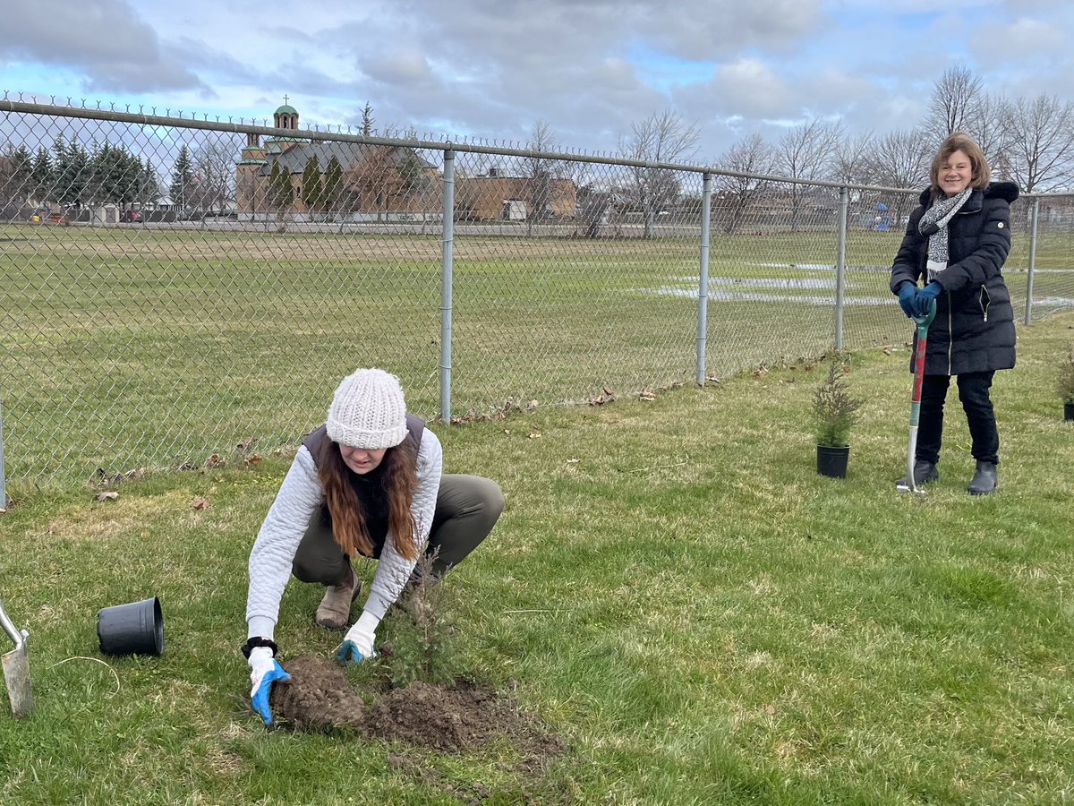 This spring we planted native🌲 with @StJoesHamilton to ensure a healthier environment to support healthy and healing people. Thanks so much to our partners, volunteers and supporters. 💕@cityofhamilton @Enbridge @alectranews @canadahelps @PEACH_HealthON #EarthDay2024 #EarthDay