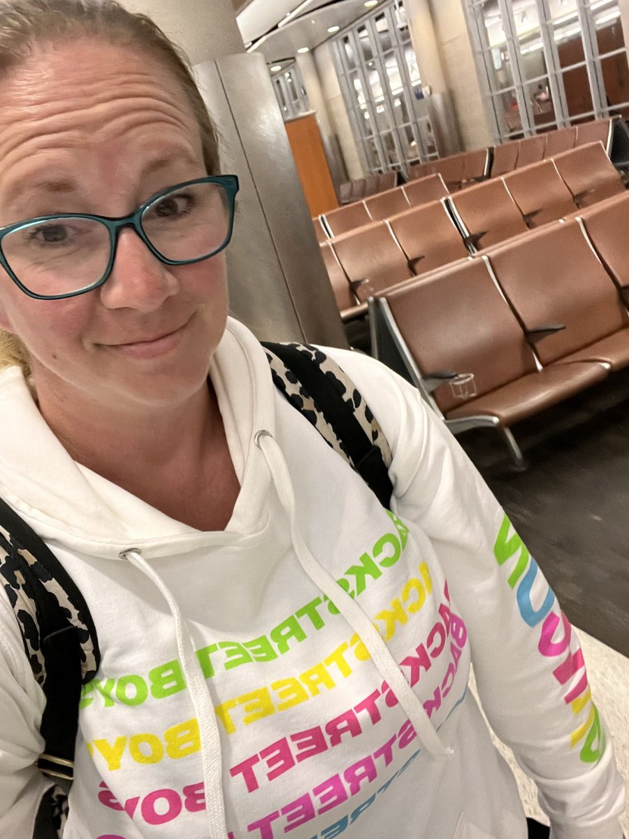 Lisa Peek tweet media